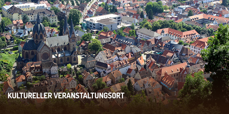 Luftaufnahme der Altstadt von Heppenheim mit der Bildaufschrift „Kultureller Veranstaltungsort“